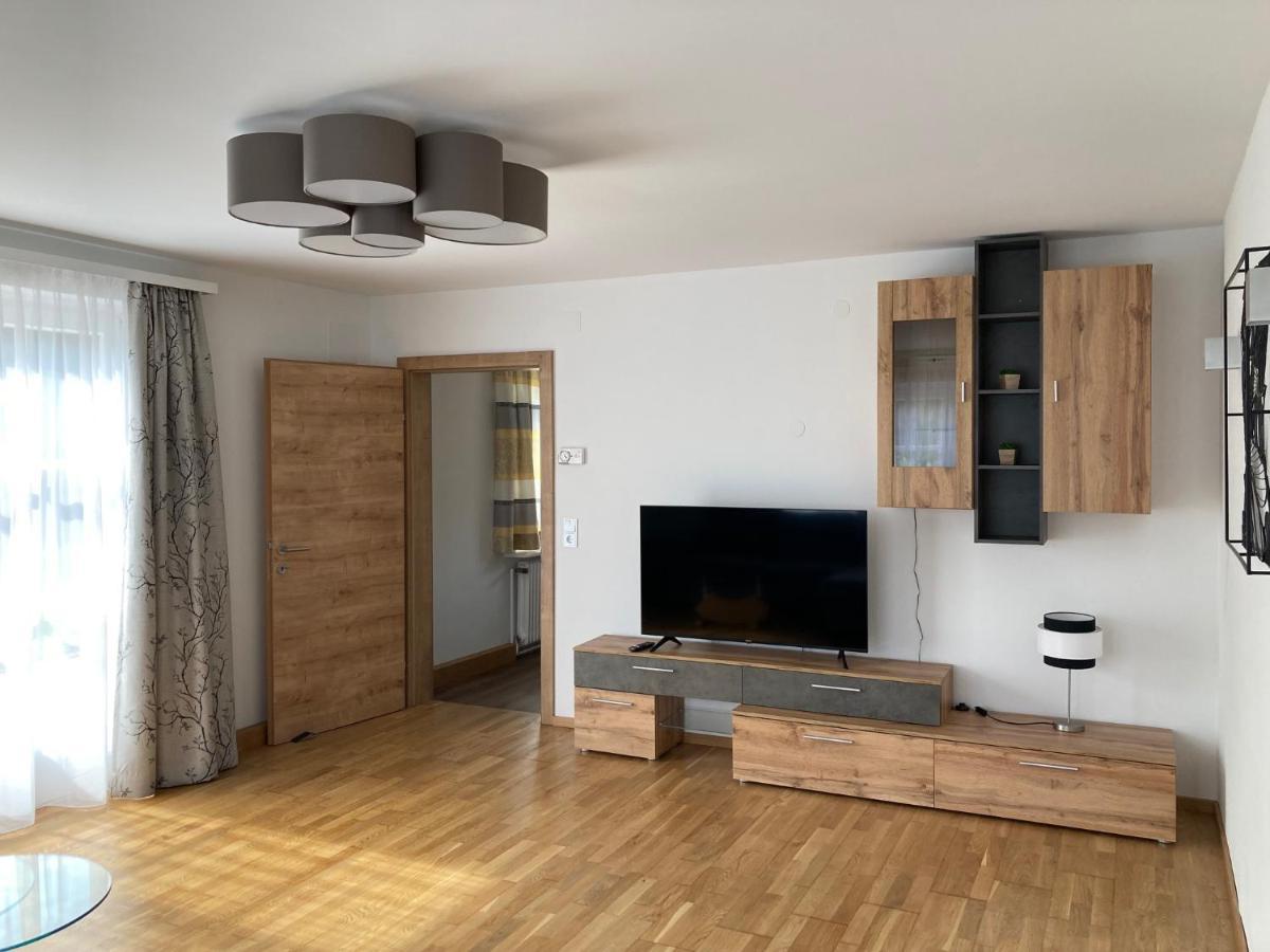 Apartementhaus Schoendorfer ชตรอเบิล ภายนอก รูปภาพ